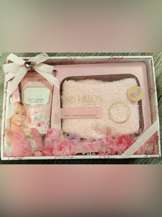 Paris Hilton Other - NWT Paris Hilton Pink Silky Smooth Foot Lotion & Plush Socks Gift Set